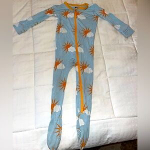 Kickee Pant 9-12mo snugfit footed sleeper Blue with yellow sounds & white clouds